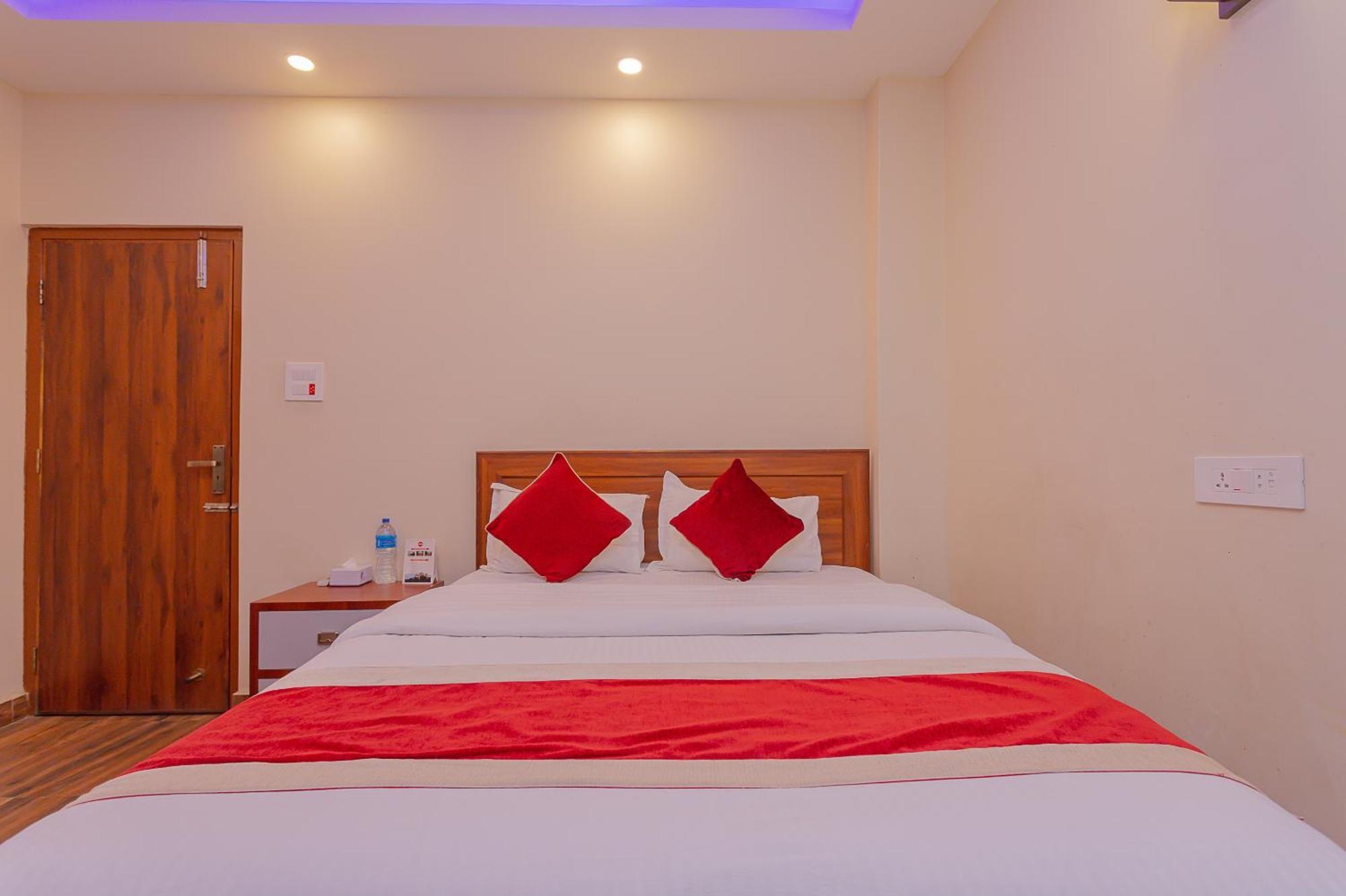 Oyo 799 Hotel Tik Tok Pvt Ltd. Катманду Екстериор снимка