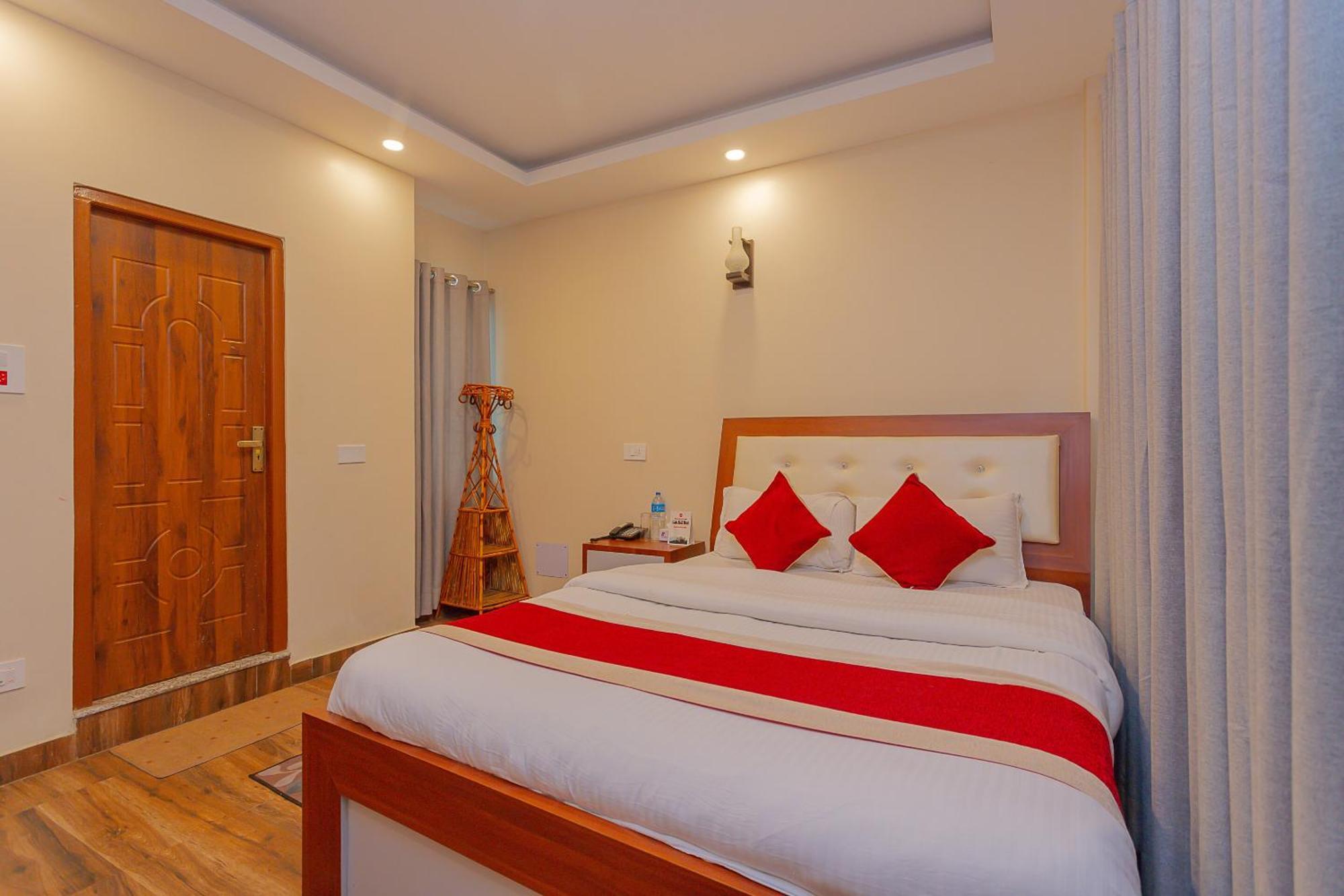 Oyo 799 Hotel Tik Tok Pvt Ltd. Катманду Екстериор снимка