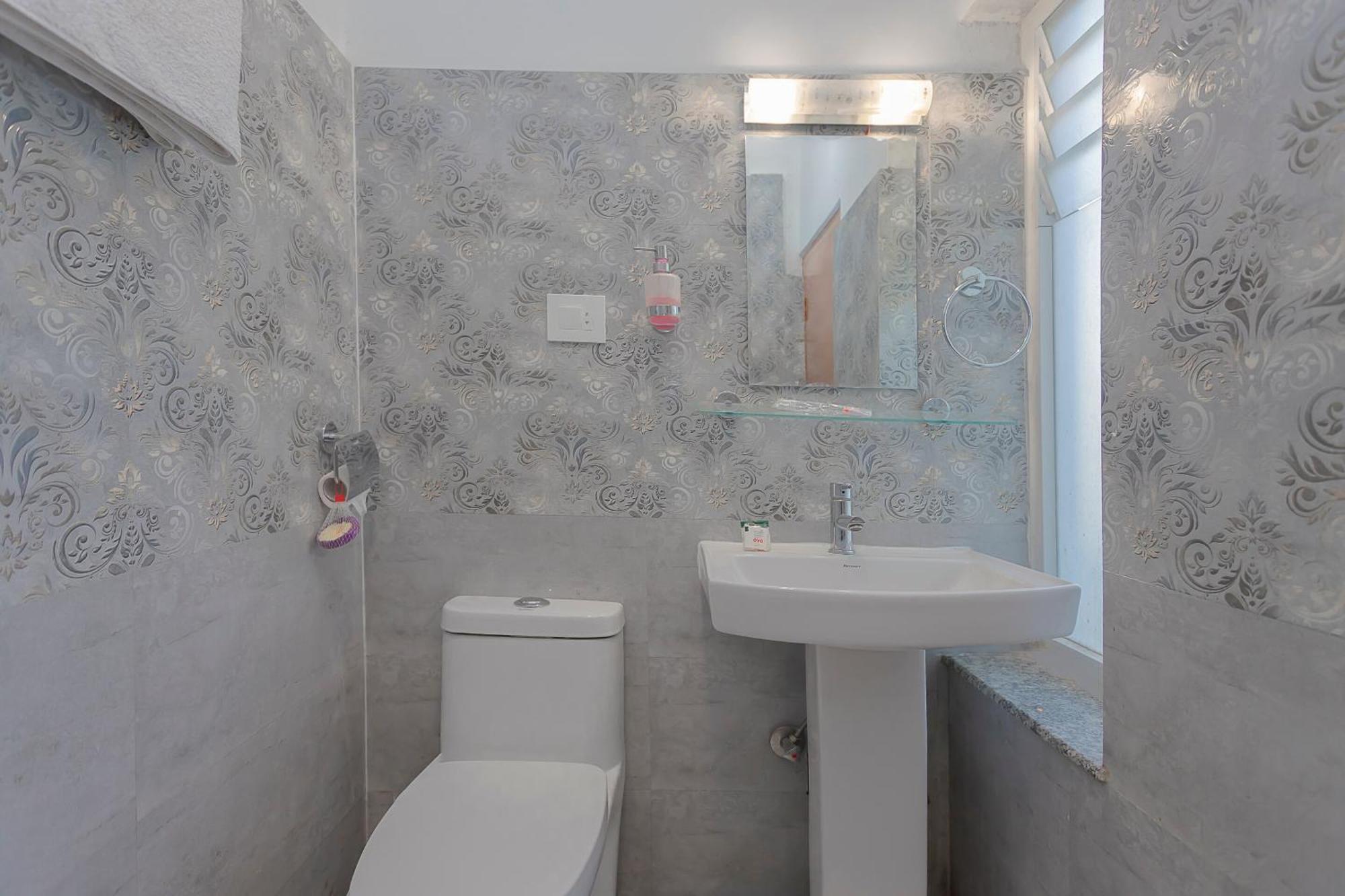 Oyo 799 Hotel Tik Tok Pvt Ltd. Катманду Екстериор снимка